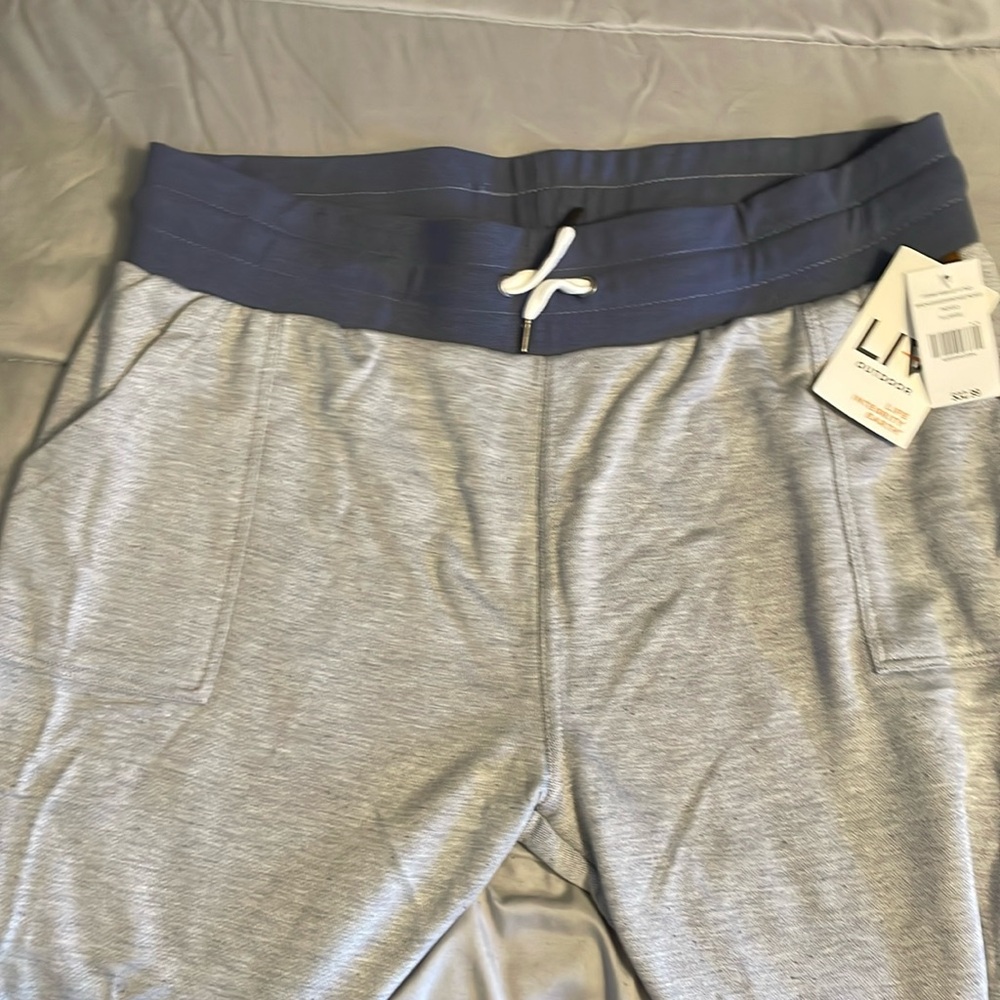 NWT Liv Outdoors Lounge around set Sweatshirt/Joggers. Size XLarge